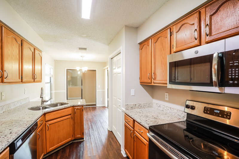 1,945/Mo, 8245 Hamden Cir W Jacksonville, FL 32244 Kitchen View 2