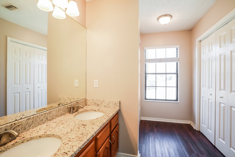 1,945/Mo, 8245 Hamden Cir W Jacksonville, FL 32244 Main Bathroom View
