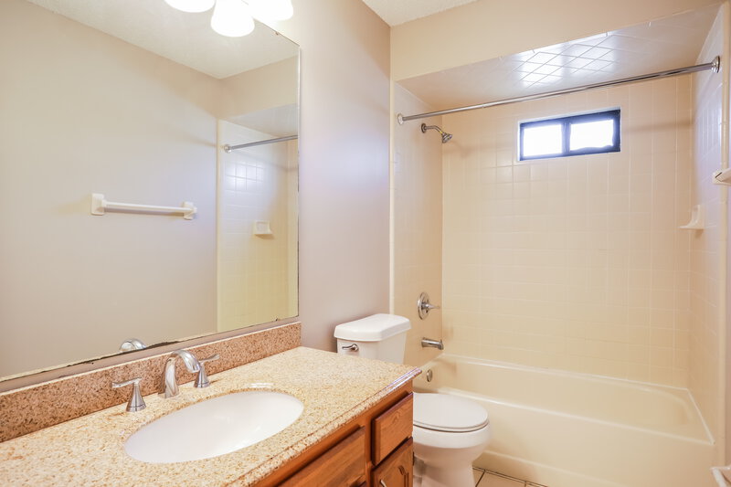 1,945/Mo, 8245 Hamden Cir W Jacksonville, FL 32244 Bathroom View