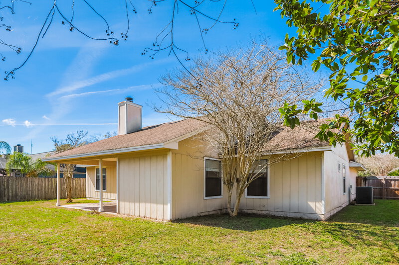 1,945/Mo, 8245 Hamden Cir W Jacksonville, FL 32244 Rear View 2