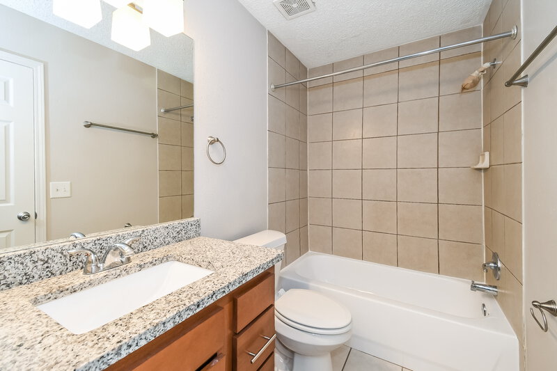 1,950/Mo, 10818 Carrington Ct Jacksonville, FL 32257 Main Bathroom View