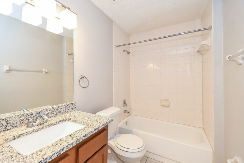 1,950/Mo, 10818 Carrington Ct Jacksonville, FL 32257 Bathroom View