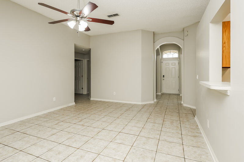 2,130/Mo, 7811 Invermere Blvd N Jacksonville, FL 32244 Living Room View 2