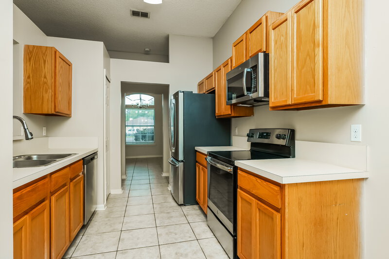 2,130/Mo, 7811 Invermere Blvd N Jacksonville, FL 32244 Kitchen View 2