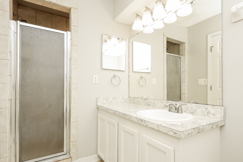 2,130/Mo, 7811 Invermere Blvd N Jacksonville, FL 32244 Main Bathroom View