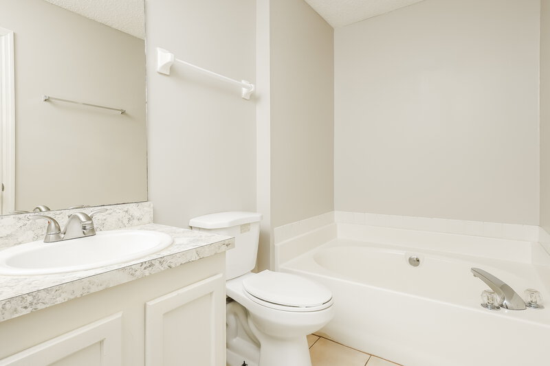 2,130/Mo, 7811 Invermere Blvd N Jacksonville, FL 32244 Bathroom View 2