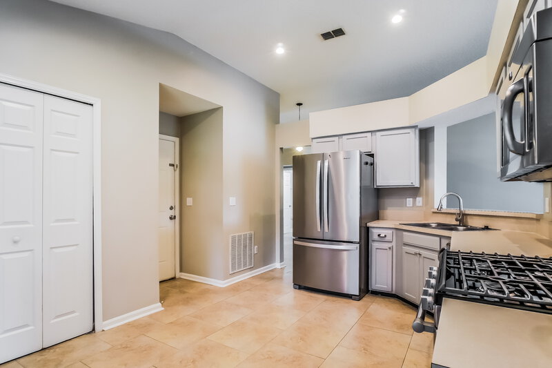 2,225/Mo, 11132 Coldfield Dr Jacksonville, FL 32246 Dining Room View
