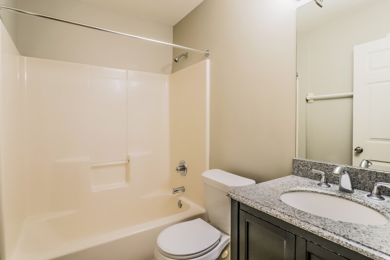 2,225/Mo, 11132 Coldfield Dr Jacksonville, FL 32246 Bathroom View