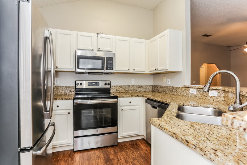 1,750/Mo, 3250 Guernsey Ct Jacksonville, FL 32226 Kitchen View