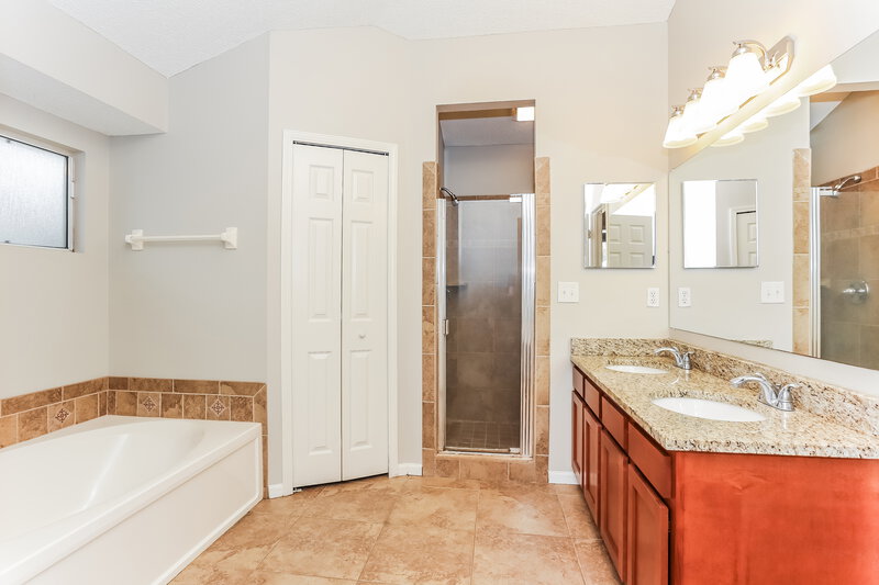 1,750/Mo, 3250 Guernsey Ct Jacksonville, FL 32226 Main Bathroom View