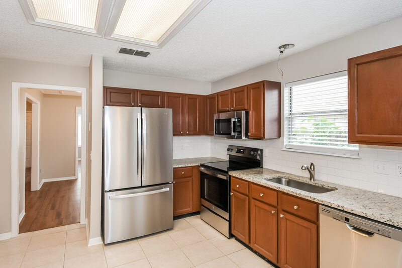 1,690/Mo, 8773 Spring Harvest Ln E Jacksonville, FL 32244 Kitchen View 2