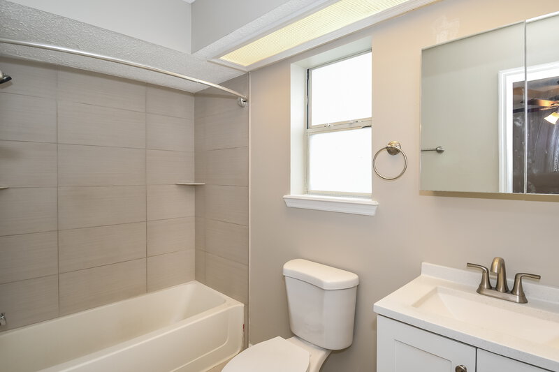 1,690/Mo, 8773 Spring Harvest Ln E Jacksonville, FL 32244 Bathroom View