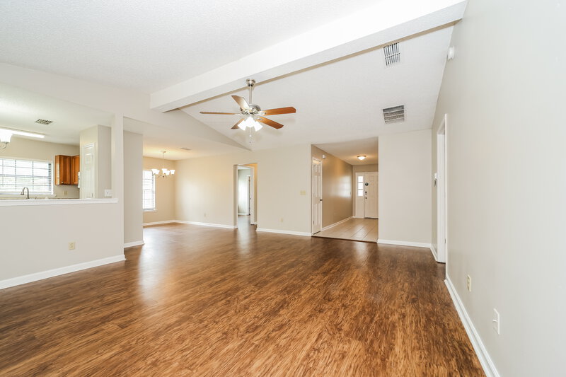 2,075/Mo, 10871 Copper Creek Ct Jacksonville, FL 32218 Living Room View 2