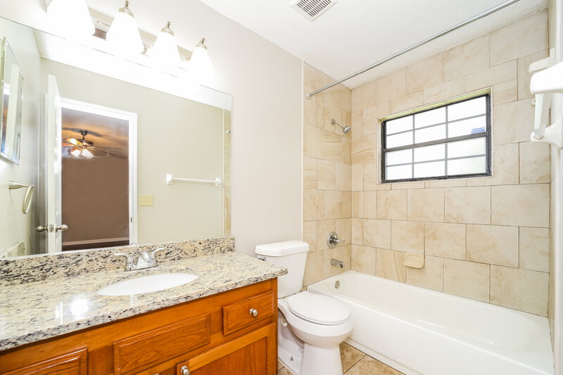 2,075/Mo, 10871 Copper Creek Ct Jacksonville, FL 32218 Main Bathroom View