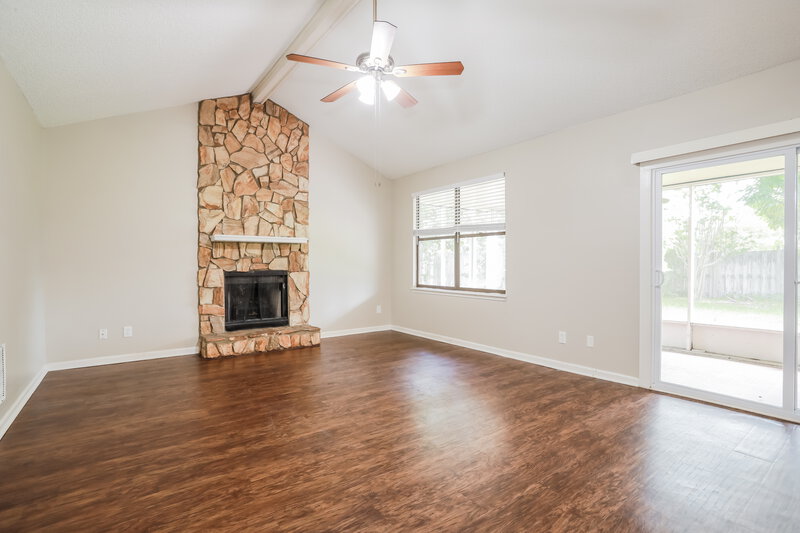 1,890/Mo, 10027 Huntington Forest Blvd E Jacksonville, FL 32257 Living Room View 2