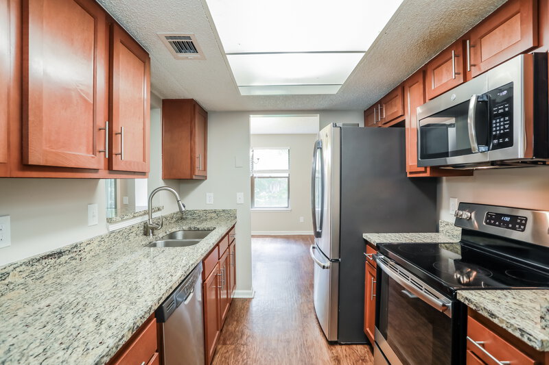 1,890/Mo, 10027 Huntington Forest Blvd E Jacksonville, FL 32257 Kitchen View