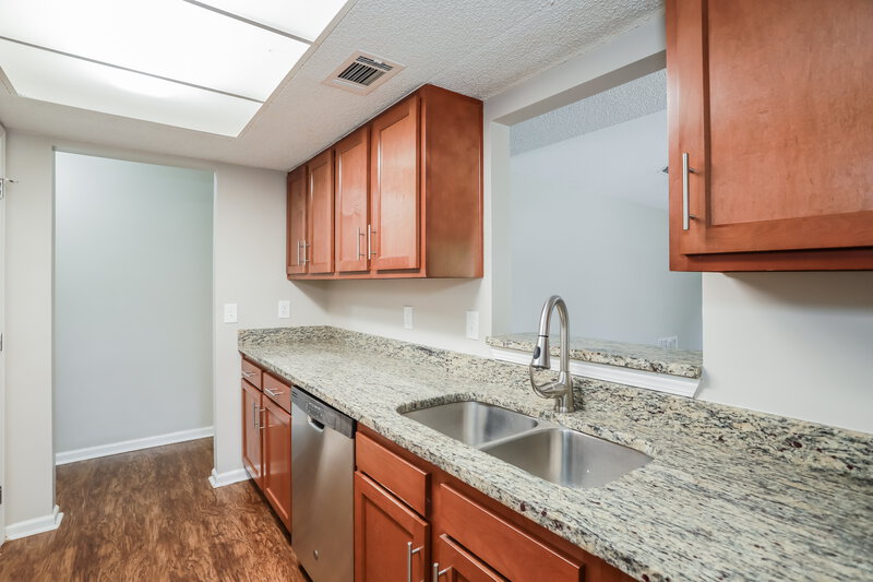 1,890/Mo, 10027 Huntington Forest Blvd E Jacksonville, FL 32257 Kitchen View 2