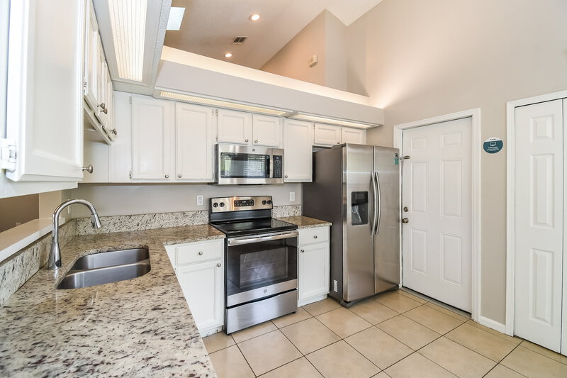 1,910/Mo, 7726 Mistwood Cir W Jacksonville, FL 32244 Kitchen View