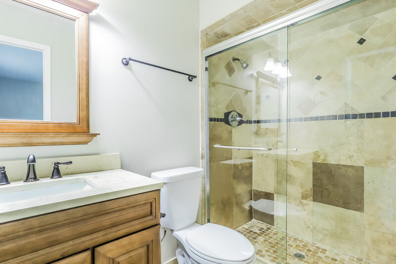 2,100/Mo, 2095 Broad Oak Dr Jacksonville, FL 32225 Main Bathroom View