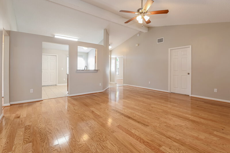 1,880/Mo, 5421 Cumberland Forest Ln Jacksonville, FL 32257 Living Room View