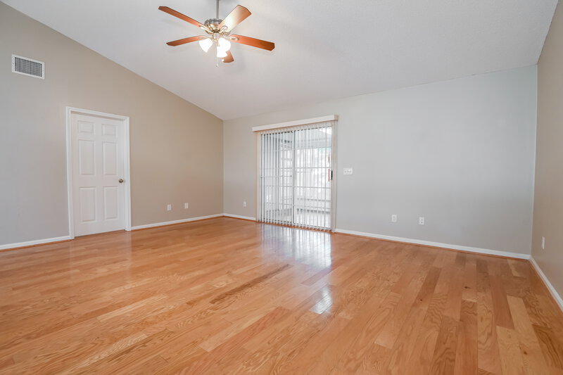 1,880/Mo, 5421 Cumberland Forest Ln Jacksonville, FL 32257 Living Room View 2