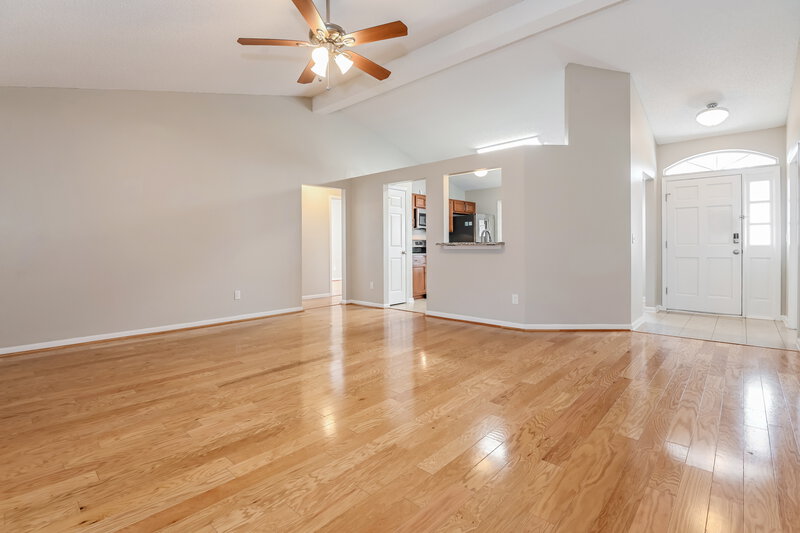 1,880/Mo, 5421 Cumberland Forest Ln Jacksonville, FL 32257 Living Room View 3