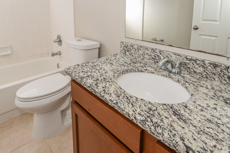 1,880/Mo, 5421 Cumberland Forest Ln Jacksonville, FL 32257 Bathroom View