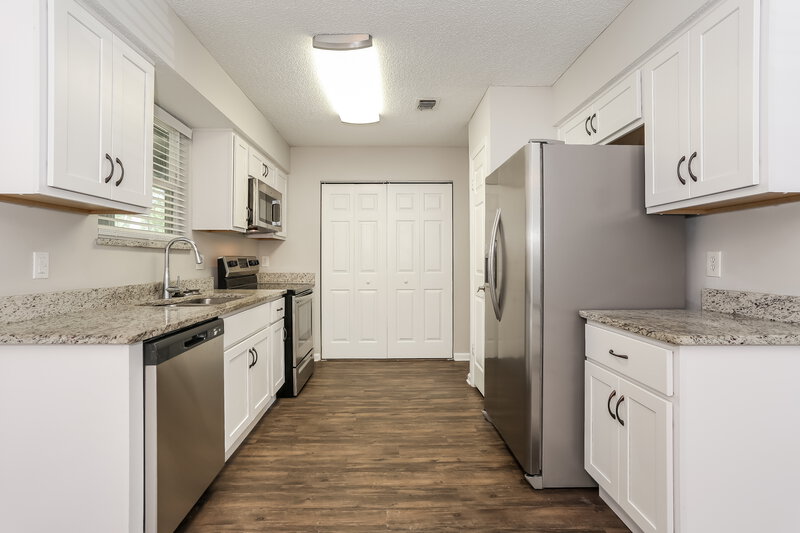 2,220/Mo, 3695 Deer Crossing Pl Jacksonville, FL 32257 Kitchen View
