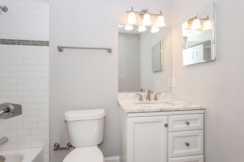 2,220/Mo, 3695 Deer Crossing Pl Jacksonville, FL 32257 Bathroom View