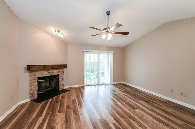 2,160/Mo, 12430 Running River Rd S Jacksonville, FL 32225 Living Room View 2