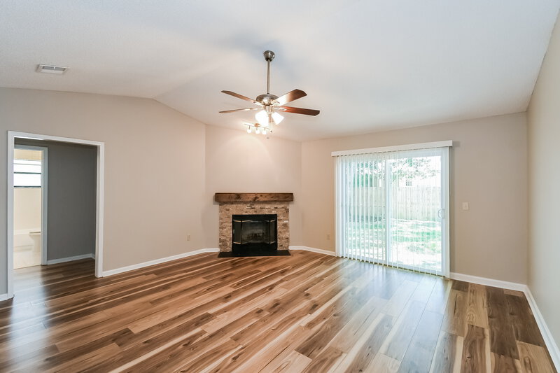 2,160/Mo, 12430 Running River Rd S Jacksonville, FL 32225 Living Room View 4