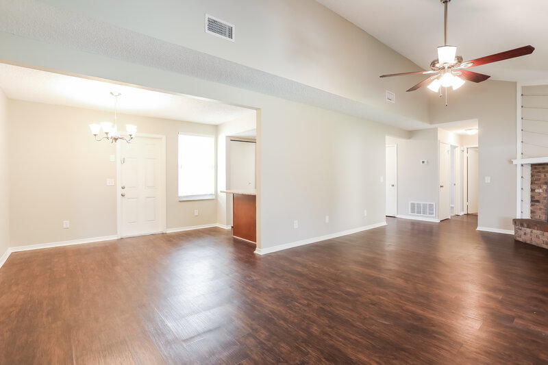1,735/Mo, 8642 Bluebell Ln Jacksonville, FL 32244 Living Room View 2