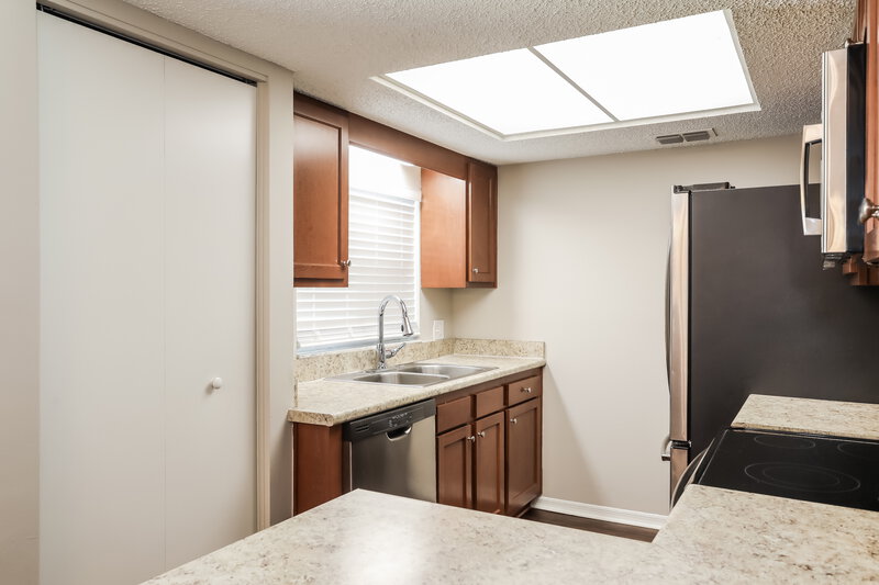 1,735/Mo, 8642 Bluebell Ln Jacksonville, FL 32244 Kitchen View