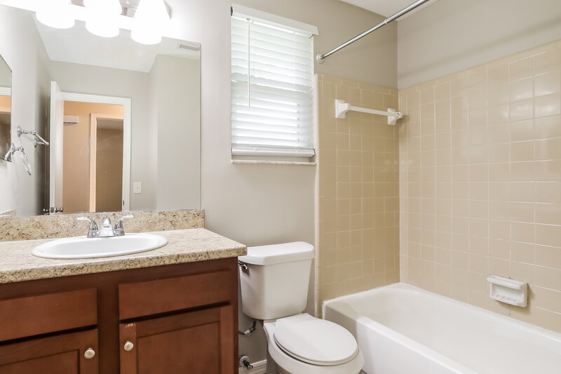 1,735/Mo, 8642 Bluebell Ln Jacksonville, FL 32244 Bathroom View