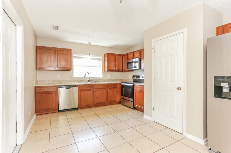 1,830/Mo, 11321 Hartland Rd Jacksonville, FL 32218 Kitchen View