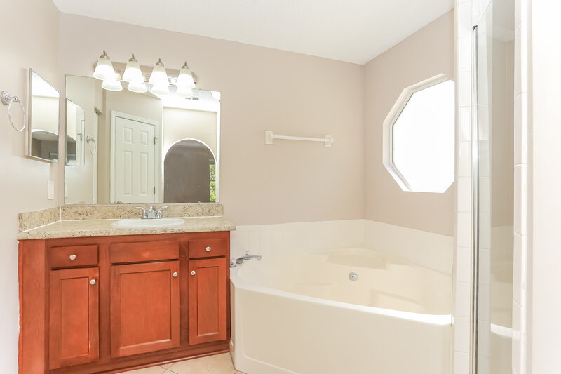 1,830/Mo, 11321 Hartland Rd Jacksonville, FL 32218 Main Bathroom View