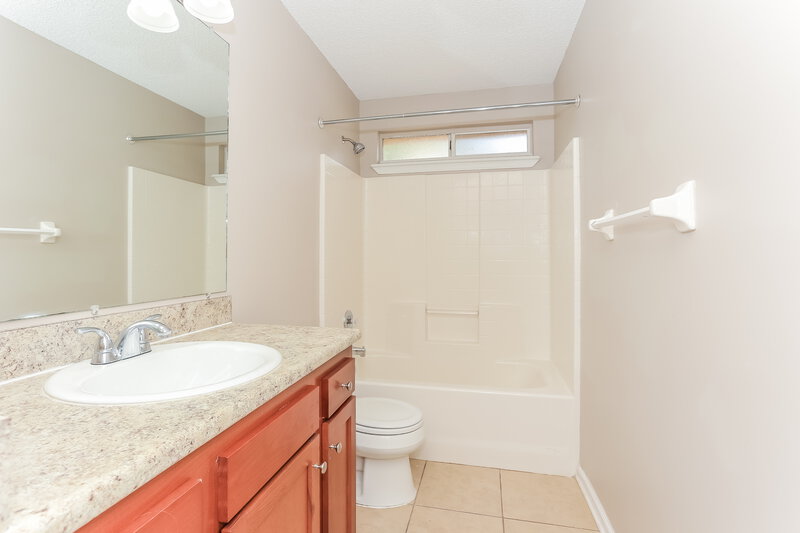 1,830/Mo, 11321 Hartland Rd Jacksonville, FL 32218 Bathroom View