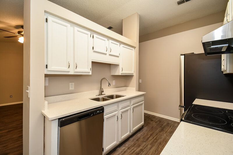 2,035/Mo, 3866 English Colony Dr S Jacksonville, FL 32257 Kitchen View 2