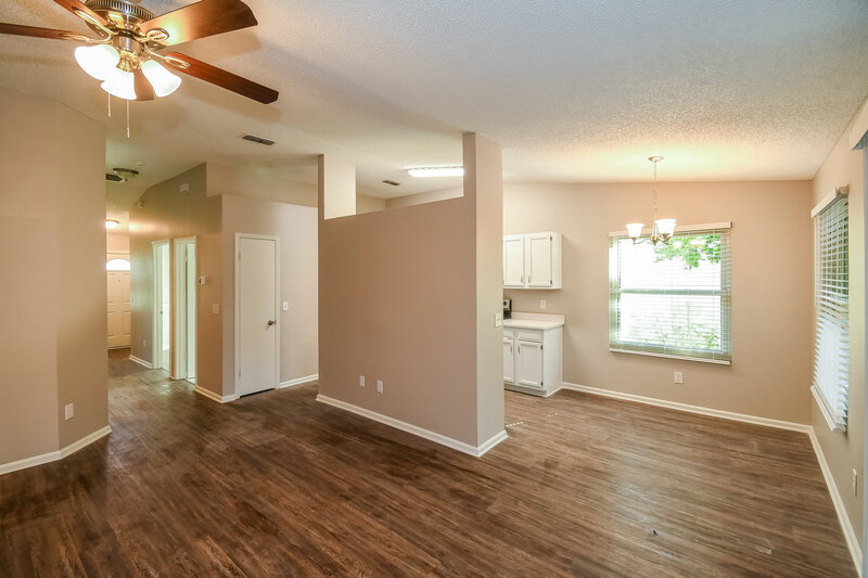 2,035/Mo, 3866 English Colony Dr S Jacksonville, FL 32257 Sitting Room View