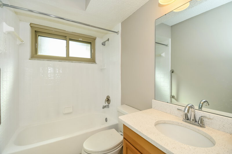 2,035/Mo, 3866 English Colony Dr S Jacksonville, FL 32257 Main Bathroom View