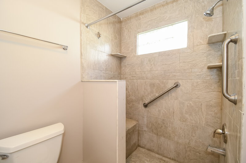 2,035/Mo, 3866 English Colony Dr S Jacksonville, FL 32257 Bathroom View