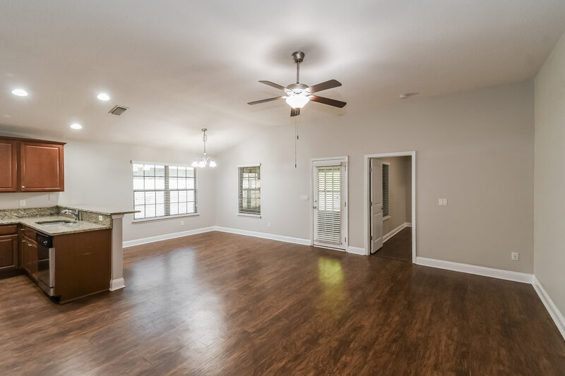 1,680/Mo, 2195 Thornbrook Dr Jacksonville, FL 32221 Living Room View 2