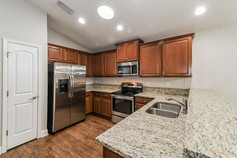 1,680/Mo, 2195 Thornbrook Dr Jacksonville, FL 32221 Kitchen View 2