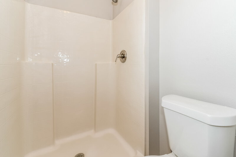 2,360/Mo, 7395 Volley Drive N Jacksonville, FL 32277 Master Bathroom View 2