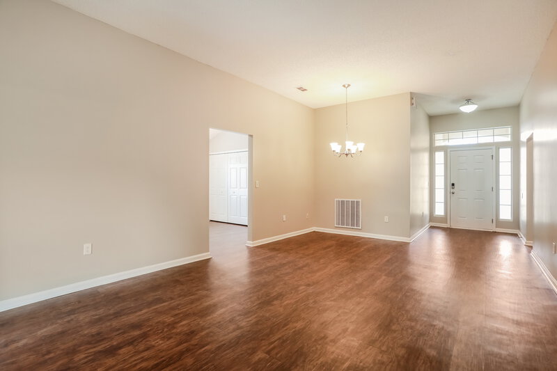 1,920/Mo, 9430 Daniels Mill Dr Jacksonville, FL 32244 Living Room View 2