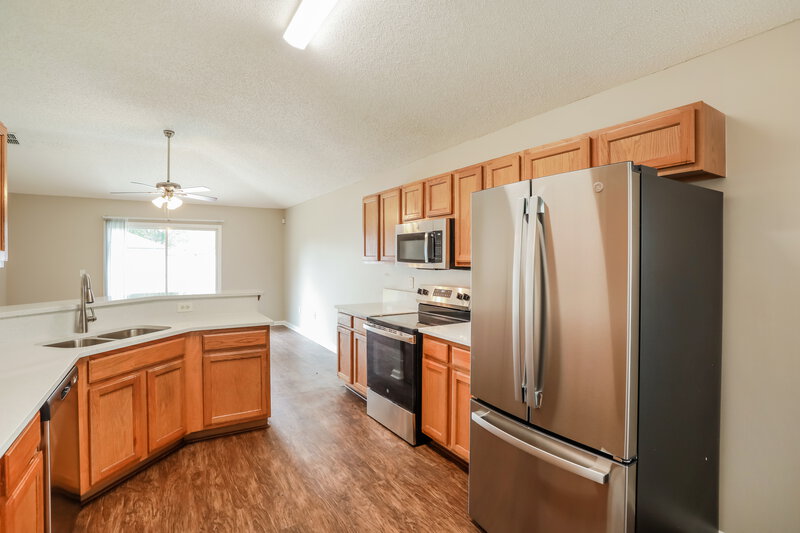 1,920/Mo, 9430 Daniels Mill Dr Jacksonville, FL 32244 Kitchen View 2
