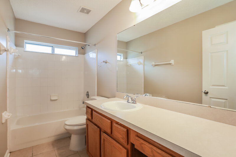 1,920/Mo, 9430 Daniels Mill Dr Jacksonville, FL 32244 Bathroom View