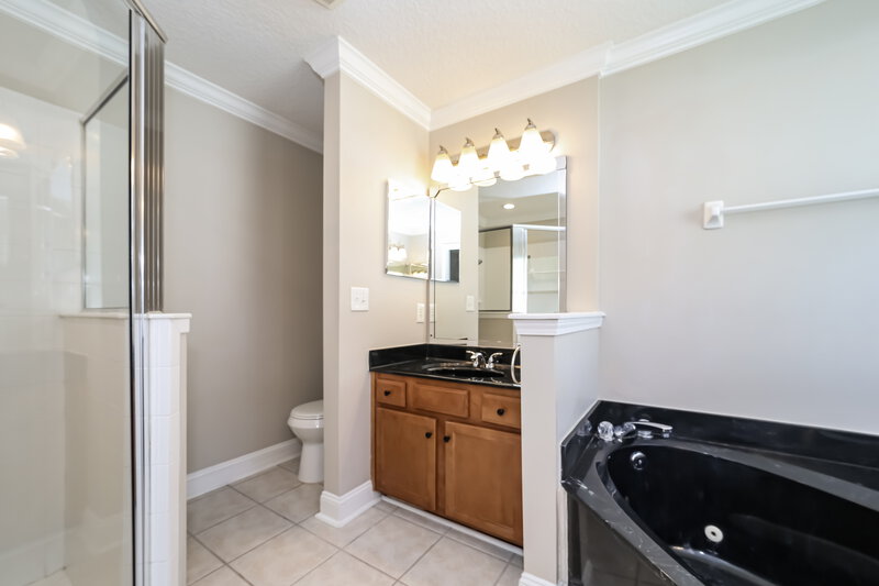 2,085/Mo, 7998 Welbeck Ln Jacksonville, FL 32244 Main Bathroom View