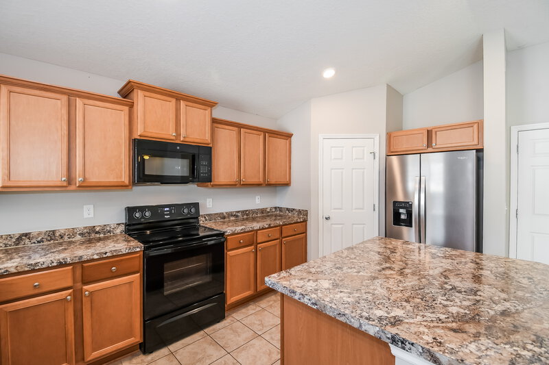 1,750/Mo, 9591 Palm Reserve Dr Jacksonville, FL 32222 Kitchen View 3