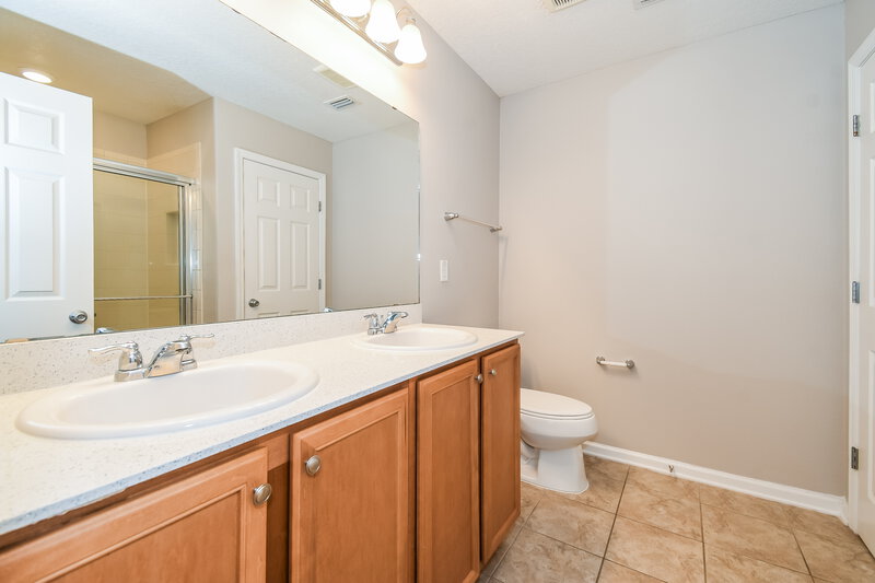 1,750/Mo, 9591 Palm Reserve Dr Jacksonville, FL 32222 Main Bathroom View